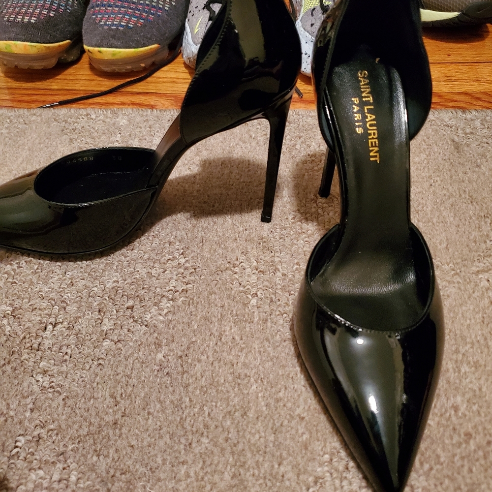 Saint Laurent Thorn pump